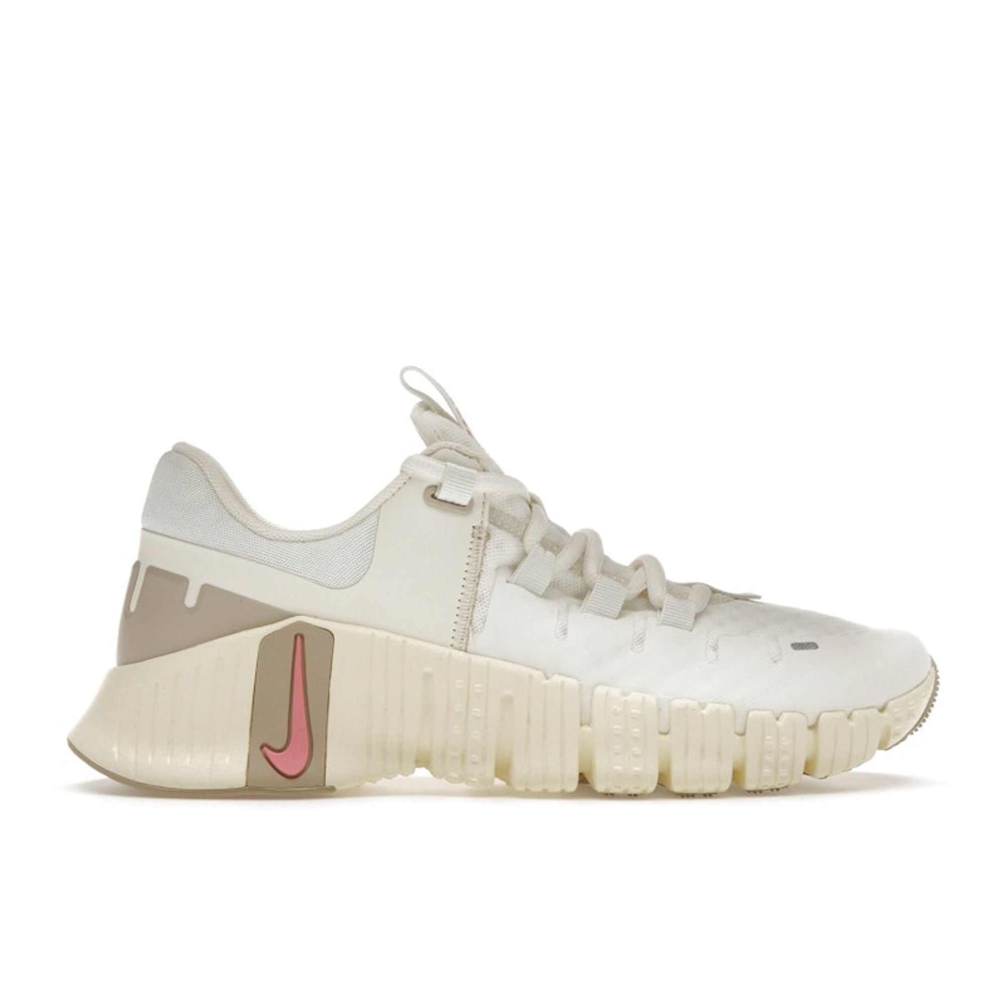 

Женские кроссовки Nike Free Metcon 5 Sail Sanddrift Белые Молочно-кокосовые DV3950-100 36