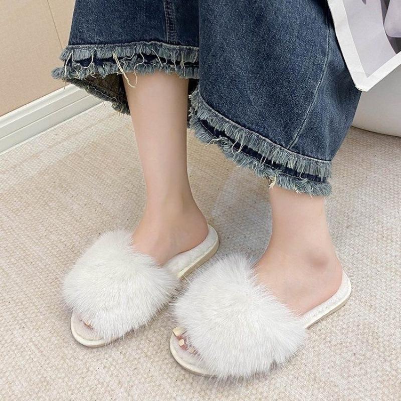 2026 Autumn/Winter Women's Silent Plush Cotton Slippers - Furry, Solid Color, One-Word Design, Indoor/Outdoor Wear.