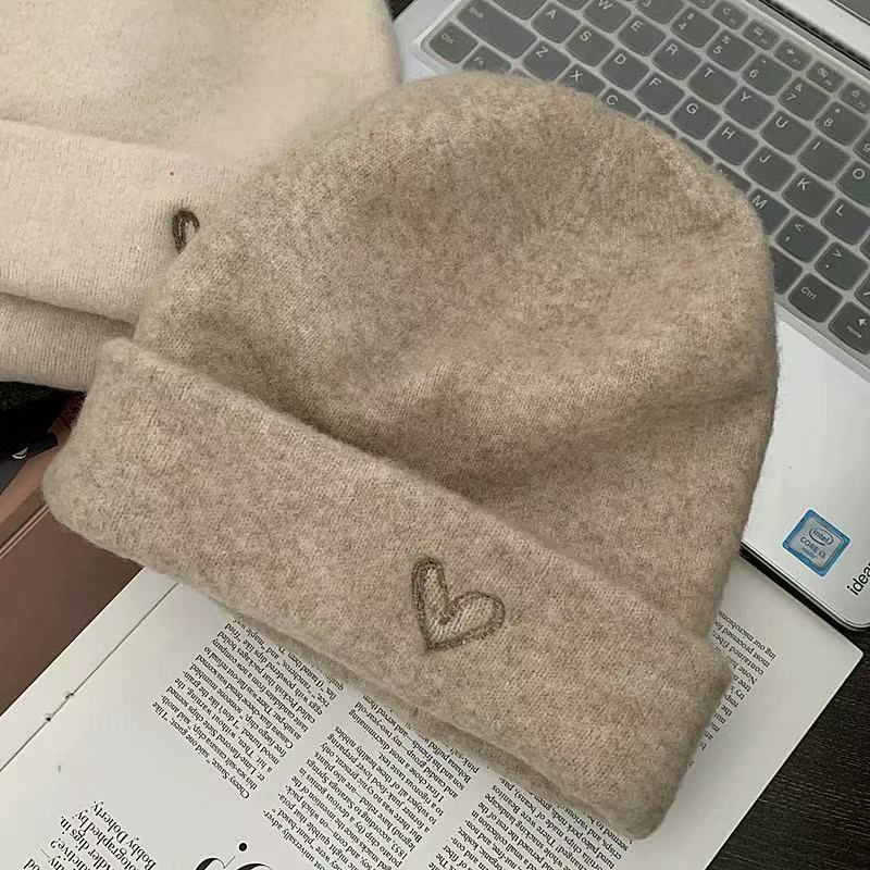 Autumn and winter hats women's cold hats big head circumference versatile knitted thin crimped outdoor stacking hats women's winter