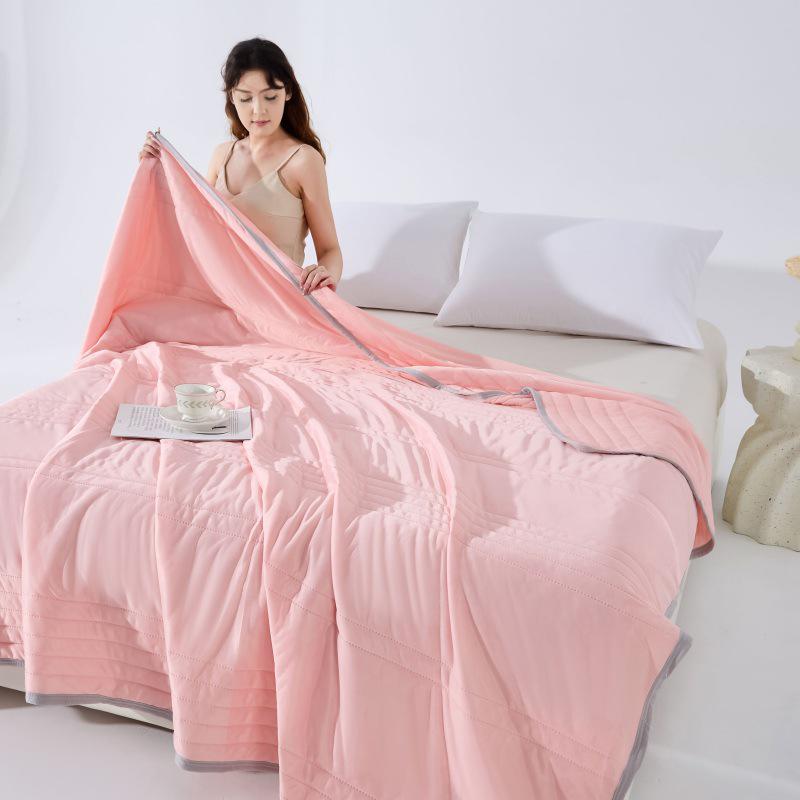 Class A Cool Silk Summer Quilt - Super Soft, Machine Washable Air Conditioning Blanket