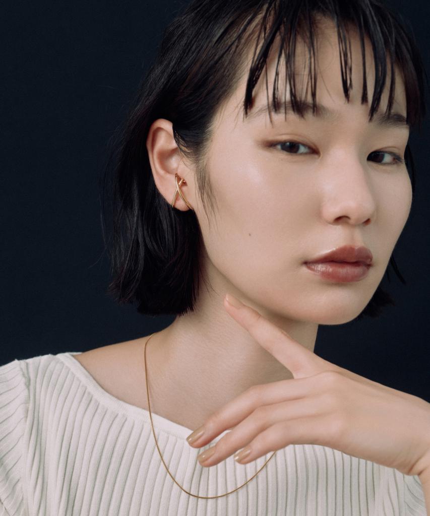 Novice Tokyo Lower Cross Line Ear Cuff / Gold
