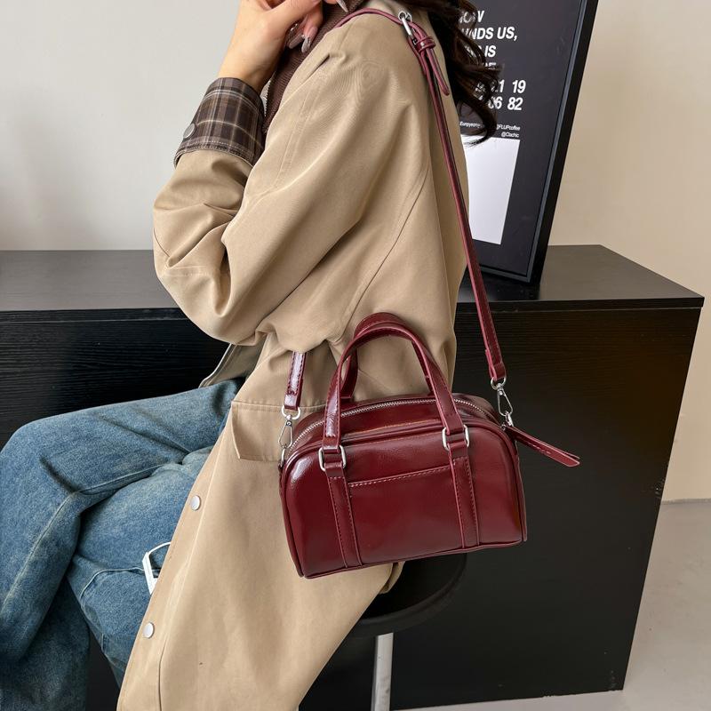 Large Capacity Retro Boston Bag Women'S Super Fire Handbag Premium Casual Shoulder Bag