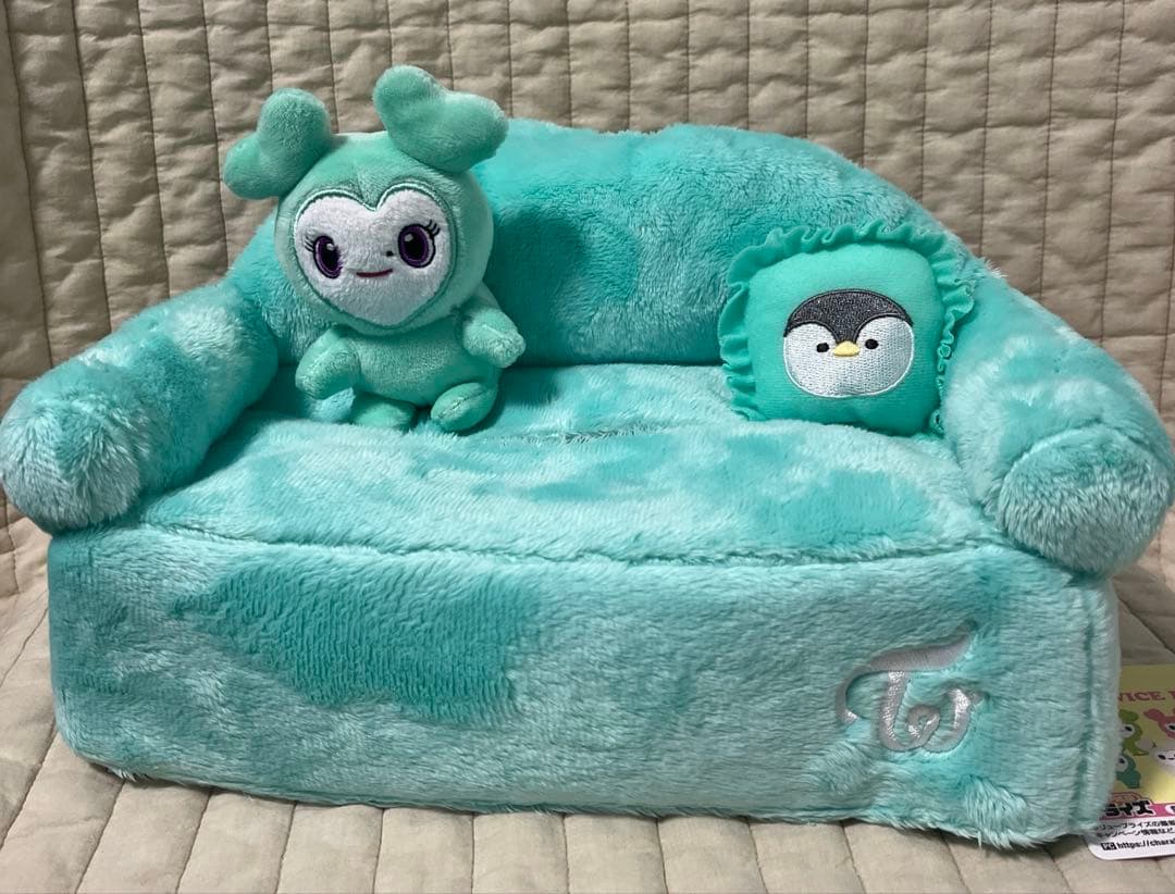 

[USED] Mina TWICE LOVELYS GiGO Limited Edition Tissue Cover Miburee