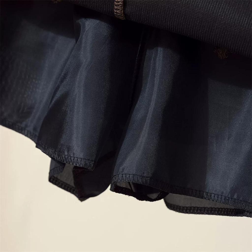 Fustă Midi A-Line Bodycon Neagră din Catifea Cord - Subțiază & Versatilă, Perfectă pentru Toamnă/Iarnă.