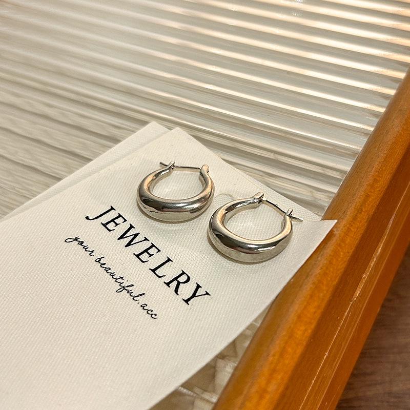 South Korean Elegant Zircon Hoop Earrings - Trendy, Versatile Plain Hoops with Love Design