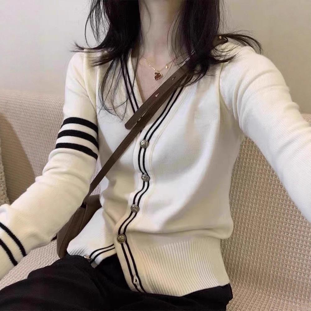 Korean Elegant V-Neck Knit Cardigan – Slim Fit, Long-Sleeved, Early Autumn Sweater for Women