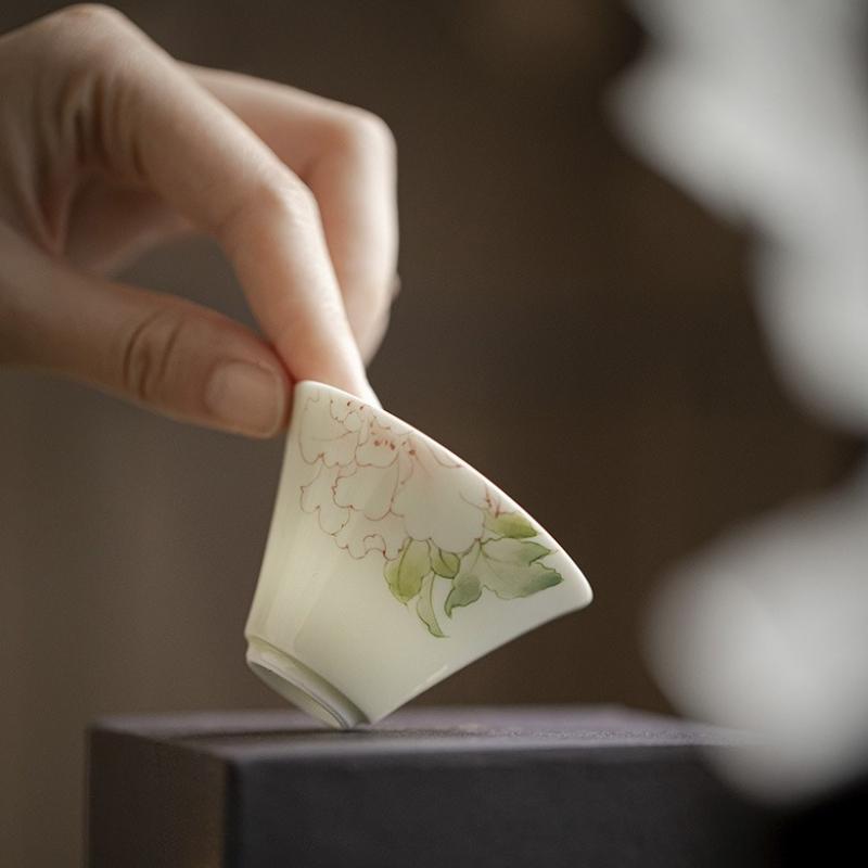 Hand Painted Peony Ceramic Teacup Chinese Kungfu Tea Set Elegant Porcelain Tea Cup Floral Design Tea Ceremony Single Cup Gift