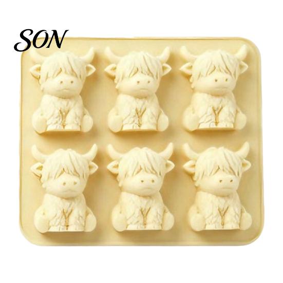 Creative DIY Aromatherapy Wax Mold 3D Highland Cow Ice Mold, 6 Cavity Food Grade Silicone Chocolate Cube Tray, Non Stick Flexible for Whiskey