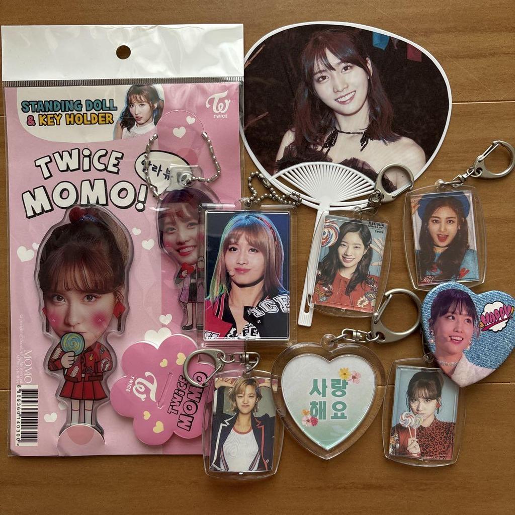 [USED] TWICE MOMO Stand Doll & Keychain Set