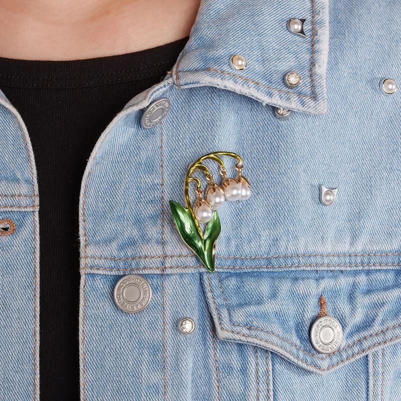 Trendy Pearls Lily Of The Valley Brooches For Women Unisex Flowers Pins Badges Office Party Backpack Gifts Jewelry Accessories