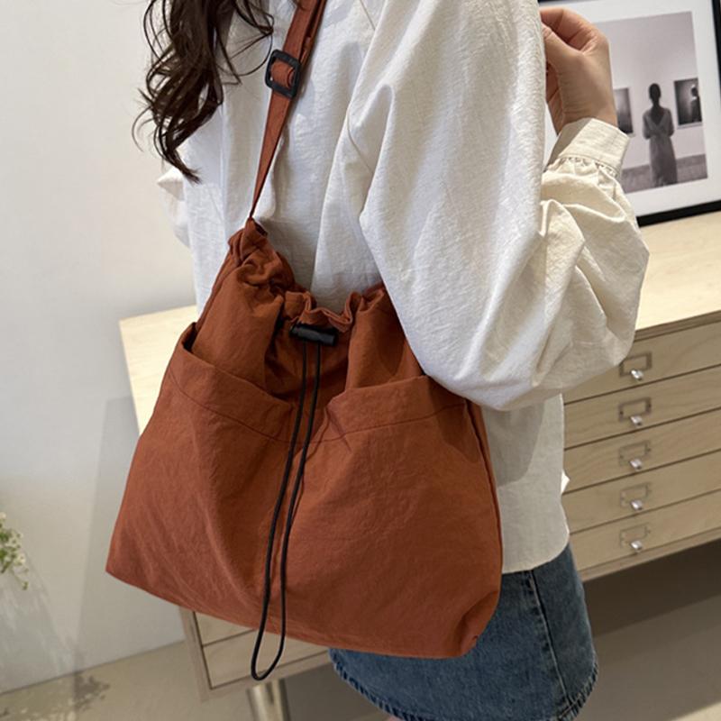 Fashion Drawstring Shoulder Bag Travel Casual Nylon Tote Bag Large Capacity Waterproof Crossbody Bucket Bag Women