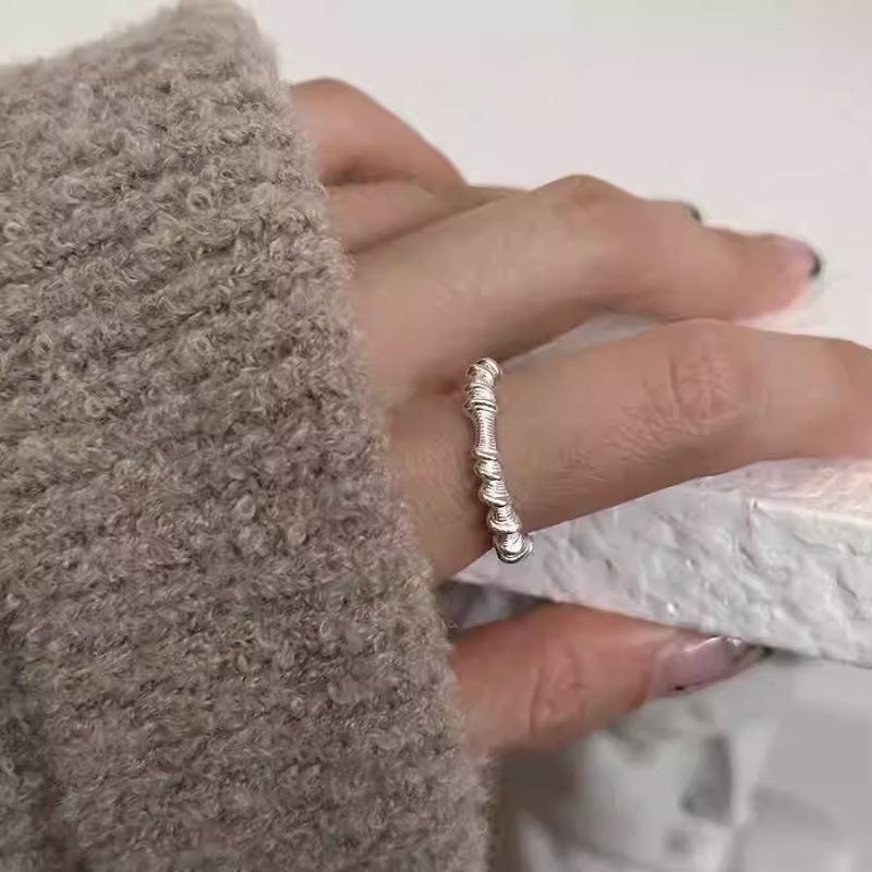 Adjustable Geometric Twist Texture Ring - Trendy Women's Wide Band for Index Finger