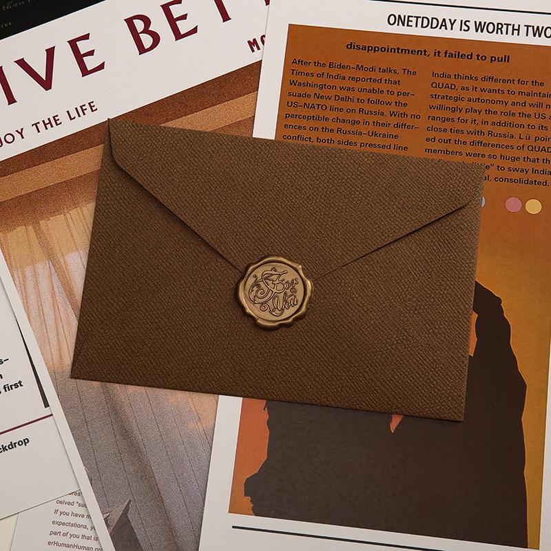 Retro Linen Texture Love Letter Set: Western Style Triangular Envelopes with Specialty Storage