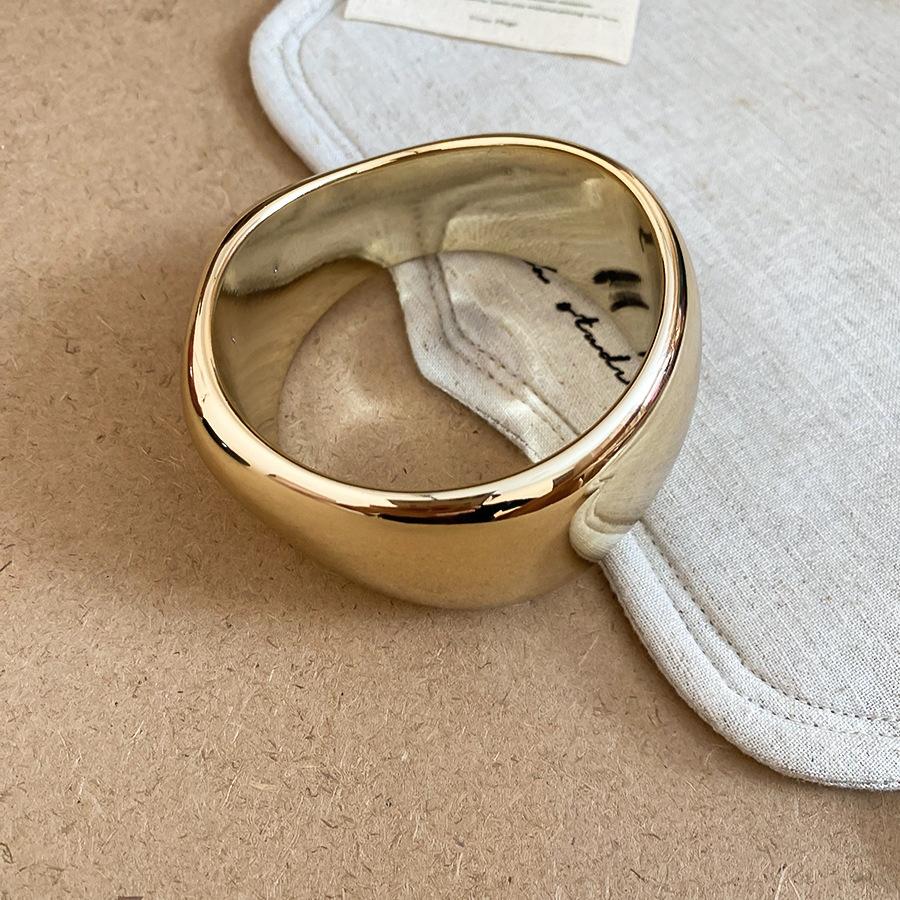 European and American Beige Irregular Geometric Resin Bracelet Light Luxury Temperament Bracelet Retro Exaggerated Jewelry Women