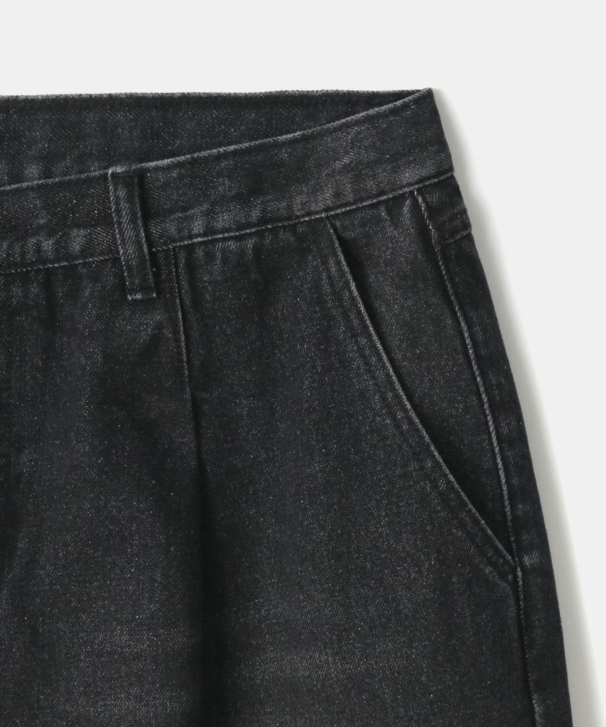INDUST One-Pleat Carpenter Bermuda Denim Half Pants_Black