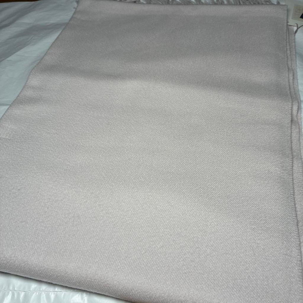 Used New Johnstons 100% Cashmere Large Stole Light Grey Snow