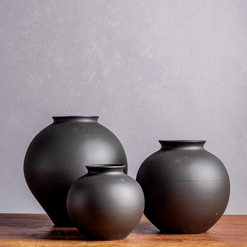 Jingdezhen Ceramic Vase: Retro Chinese Pottery for Living Room or Dining Table Flower Arrangements.