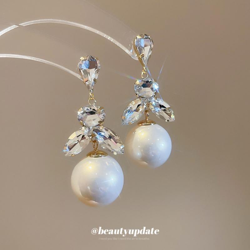 Silver needle with diamonds, fringed pearl earrings, retro temperament earrings, women's personality simple earrings, light luxury and high-end sense