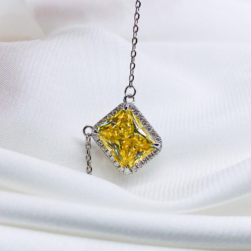 Huitan Elegant Women Pendant Necklace Inlaid Sparkling Yellow Cubic Zirconia Party Daily Versatile Accessories  Jewelry