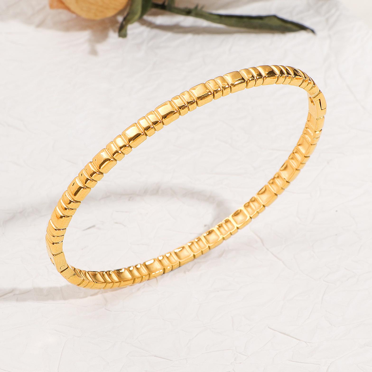 Европейский и американский минималистичный женский браслет из нержавеющей стали, прочный титан, позолоченный, инкрустация бриллиантами, универсальный, стойкий к выцветанию, ручная работа.