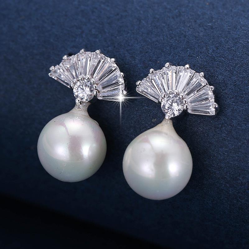 Elegant European & American Fan-shaped Pearl Dangle Earrings - Unique, Fashionable, and Exquisite Gift