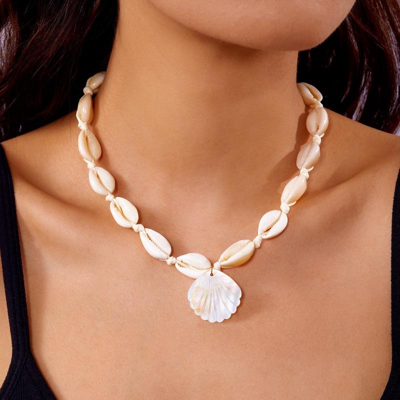1PC Summer Hot Sale Jewelry Simple Scallop Pendant Necklace Women's Versatile Hand-woven Collarbone Chain Women
