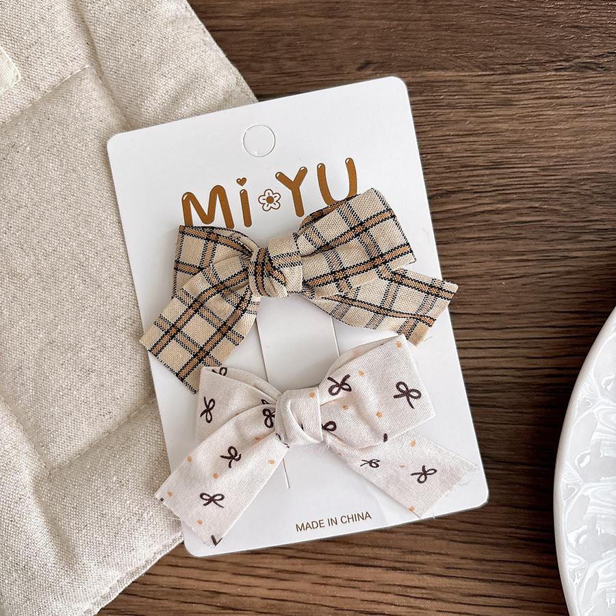 Fabric Floral Bow Bag with Fabric Pleats and Clips for Girls with Checkered Style That Is Versatile and Features Side-blow Hairstyle Hair Clips