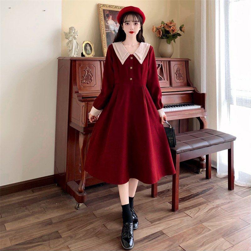 Oversized damekjole i retro hoffstil for høst og vinter med dobbel krage og midjebånd, temperament over knelengde skjørt