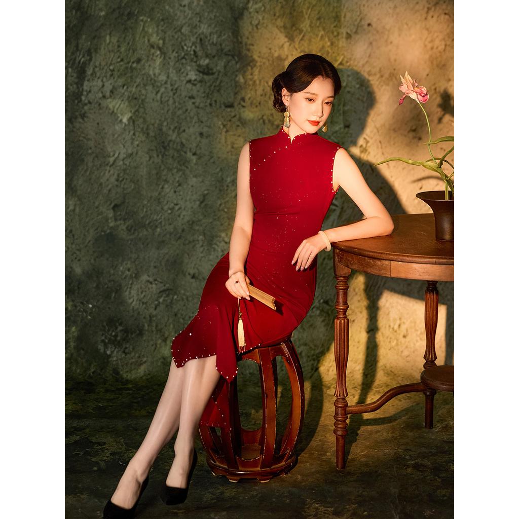 Luo Shibo early autumn sleeveless red cheongsam toast engagement certificate return casual young high-end fine flash
