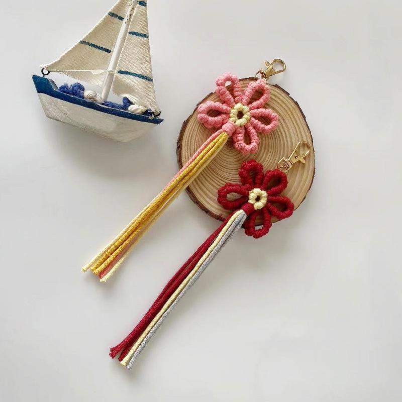 

Hand Woven Multiple Colors Unique Polyester Tassels Flower Shape Decorative Alloy Creative Keychain Ornament Gift Accessories