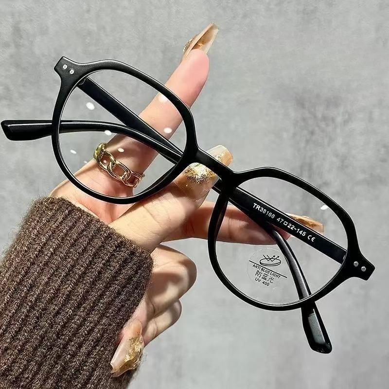 

2026 New Fashionable and Comfortable Women s Anti-Blue Light Glasses Men s INS Style Luxury Eye Protection Eyeglasses