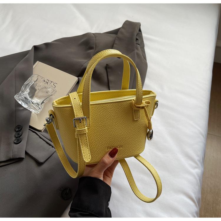 Casual and simple portable bucket bag women's 2025 summer new fashion versatile trend niche design shoulder messenger bag