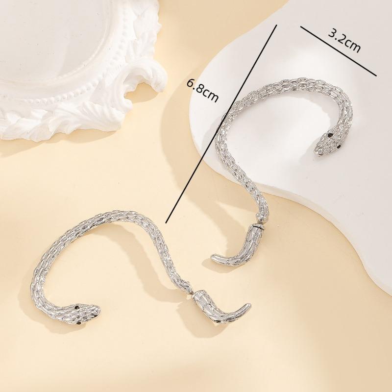 Twisted Ear Pendant Snake-shaped Earrings - Feminine Retro Creative Unique Small-scale Design Minimalist and Exquisite Ear Accessories