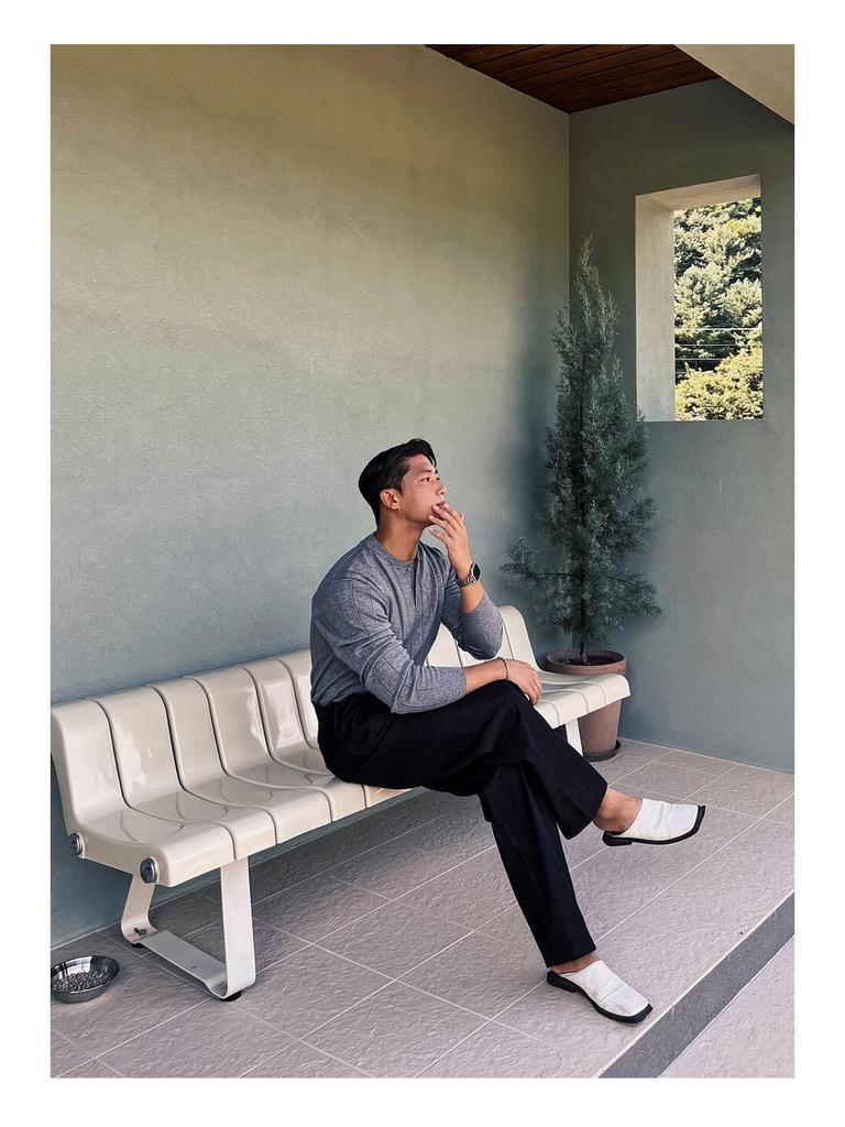 Hong Kong Style Men's Double-Pleated Pants - Designer-Look, High-Quality, Versatile Suit Pants with Straight, Wide Legs.