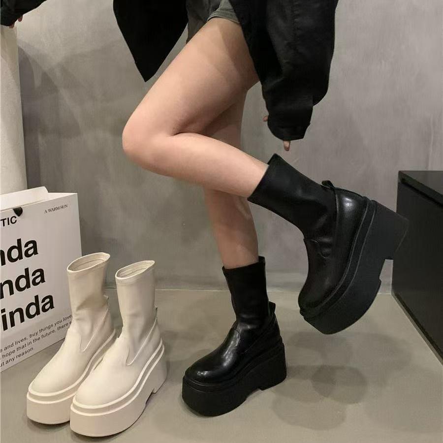2025 New Autumn and Summer Foreign Thick-soled Martin Boots Korean Version of Thin Boots Women Look Good and Versatile Small People Look Thin Fashion