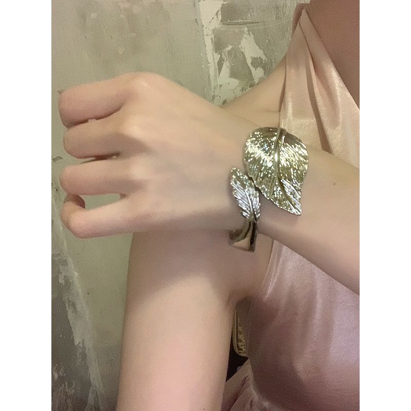Niche Style Fashion Retro Metal Bracelet Delicate Female Leaves
