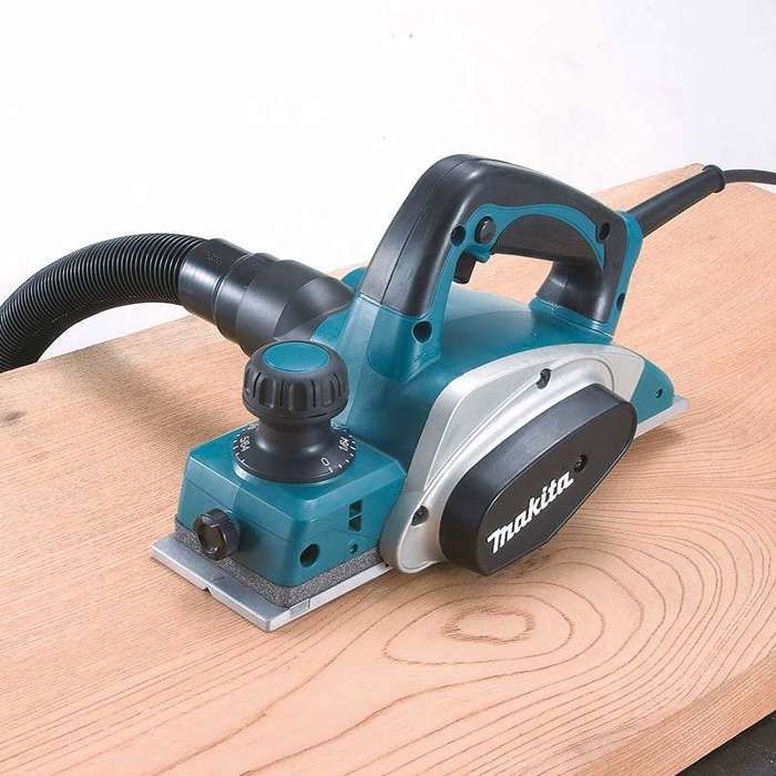 Rabot Makita KP0800 620W 82mm - Rabotage précis de bois