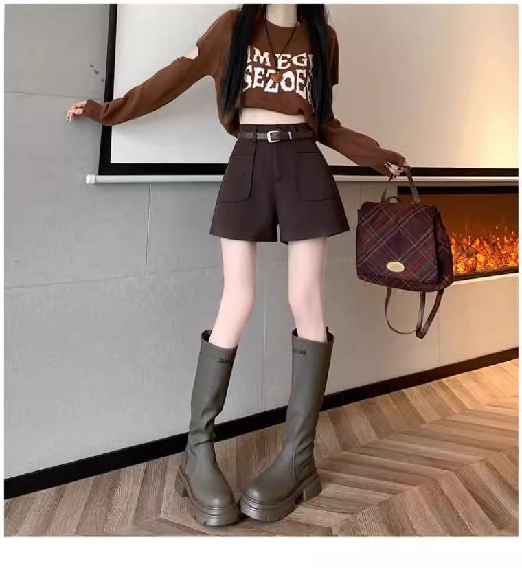 2024 Women's High-Waisted Wide-Leg Wool Shorts: Slimming A-Line Booty Shorts for Autumn/Winter