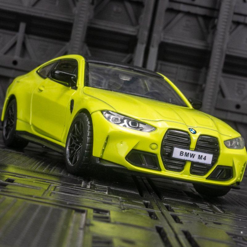 

Caipo 88701 Модель спортивного автомобиля BMW M4 G82 из сплава со звуком и светом.
