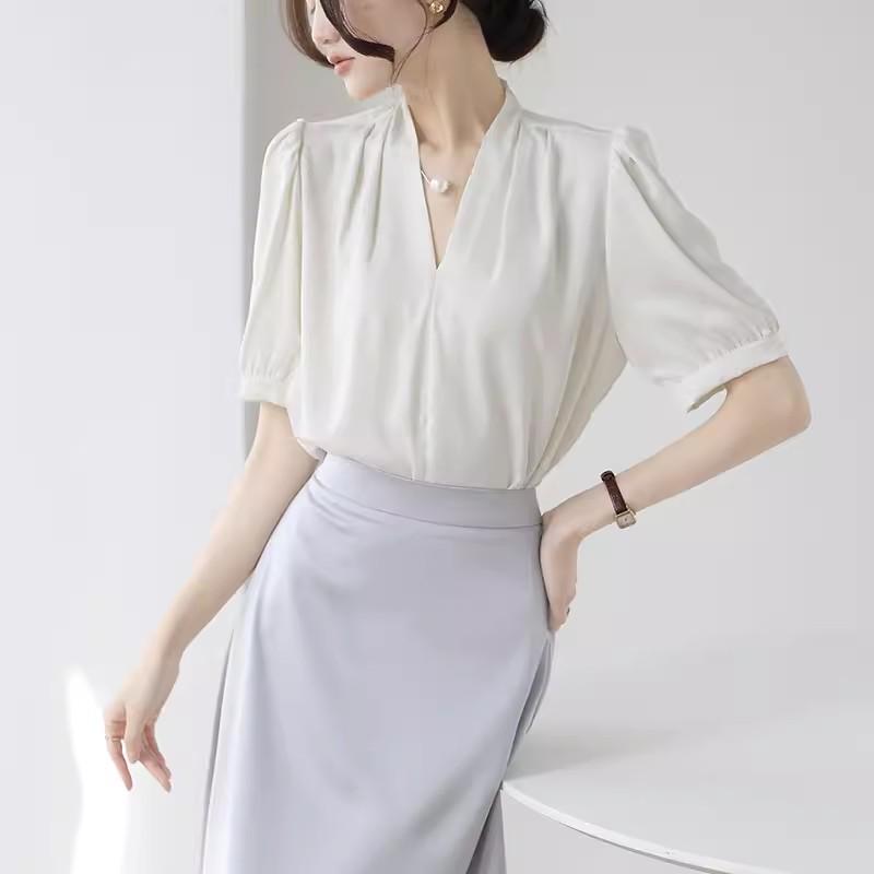 

Женская атласная драпирующаяся рубашка с коротким рукавом - 2025 Лето Французский стиль Профессиональный топ S (85-94 Jin) белый