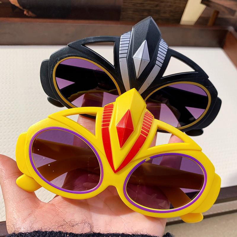 2025 Korean Style Kids' Sunglasses: Cute Cartoon Ultraman Design for Boys and Girls
