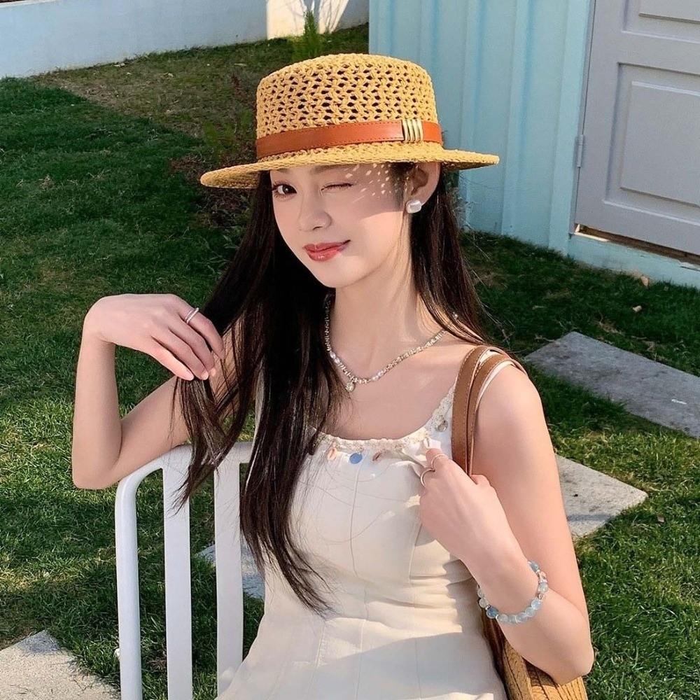 Sun Protection Straw Boater Hat Lightweight Flat Top Beach Hat Handwoven Sun Cap Chic Travelers