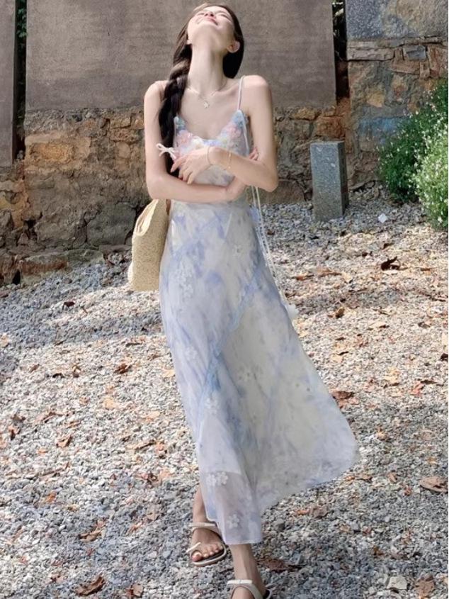 Elegant 3D Floral Camisole Dress: Women's Fall 2026 Mesh Skirt with Waist-Cinching Design