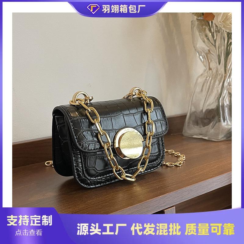 New crocodile pattern texture girls shoulder bag bag love lock accessories small bag girls go out small bag