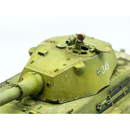 Rocket Models 1/35 German E-50 68-caliber 10.5cm Turret Night Fighter Version Plastic Model 47051