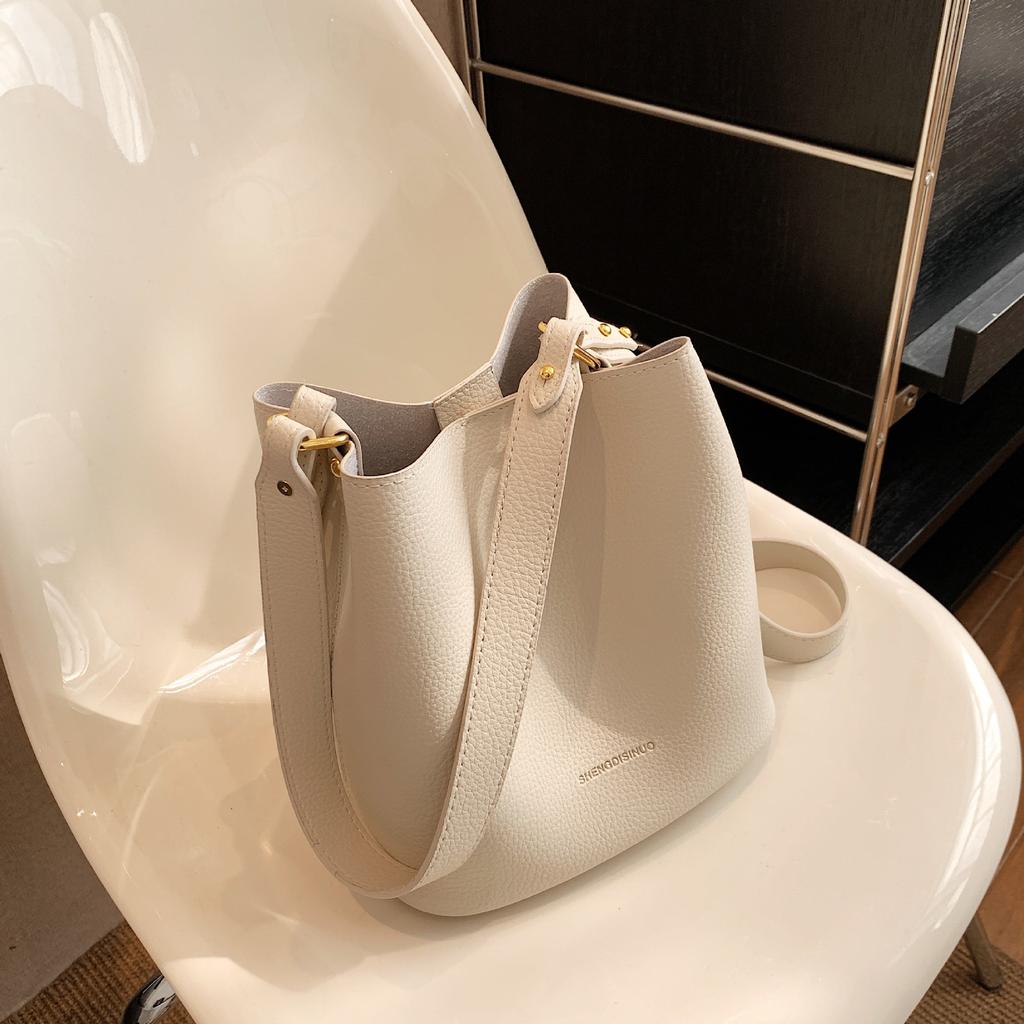 Bucket Women's Bag New Niche Fashion Shoulder Messenger Bag Feeling Large Capacity Versatile Soft Leather Underarm Bag