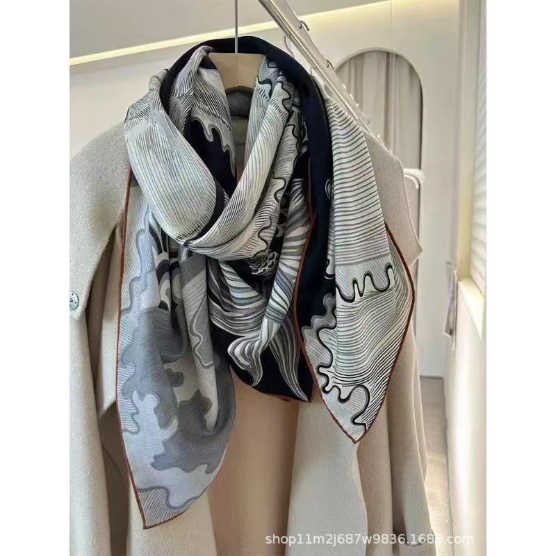 Classic Chain Decor Printed Women S Elegant Versatile Fashion Square Scarf