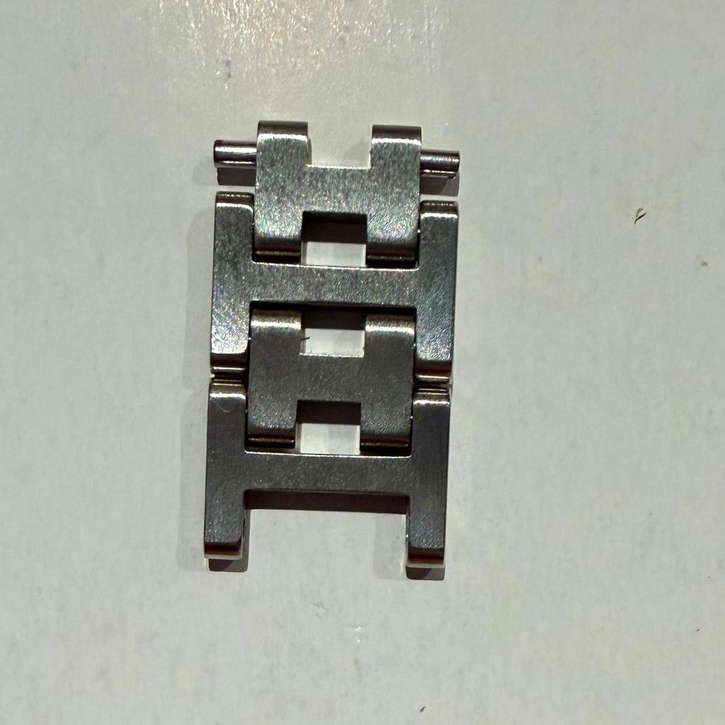 Used Hermes Clipper piece, glossy surface, old style screws, 2 pieces