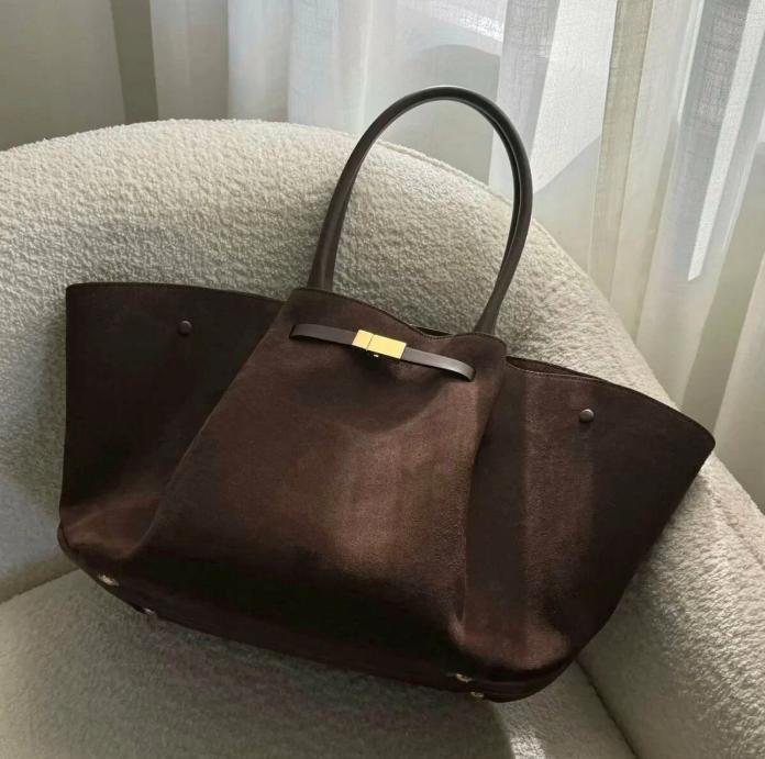 

2025 new women s tote bag/brown/large size