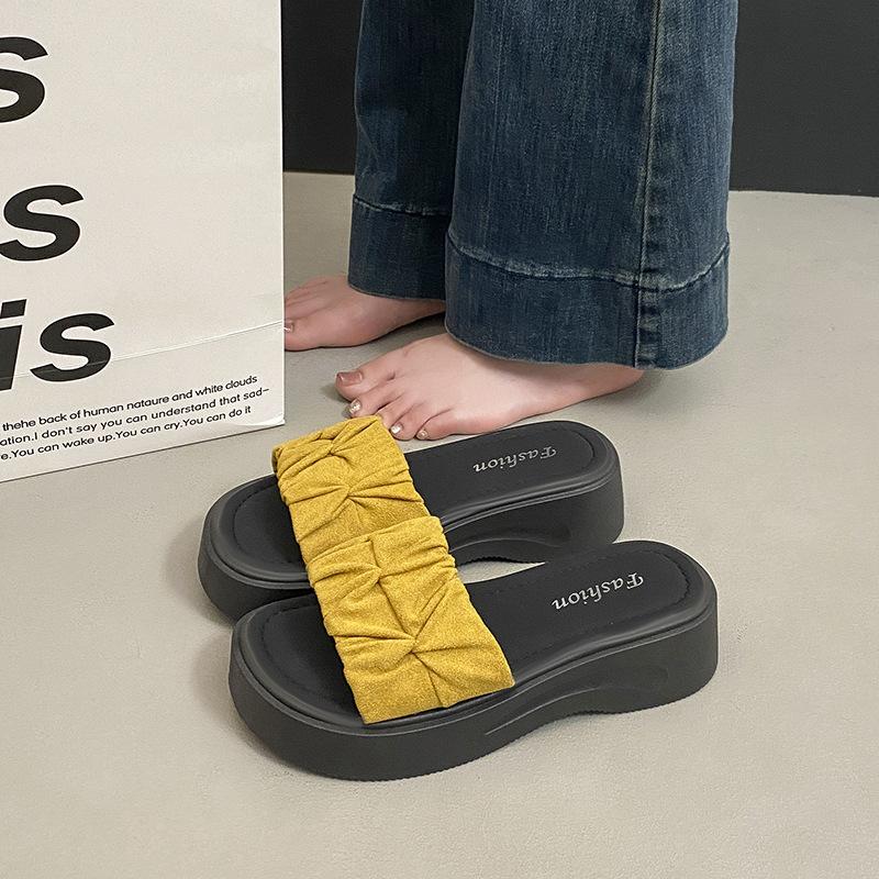 Thick-bottomed slippers for women to increase their height and open toes for summer wear, soft-bottomed flat-bottomed comfortable and casual sandals